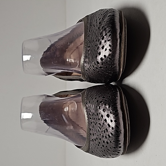 Vionic Metallic Flats - Picture 4 of 14